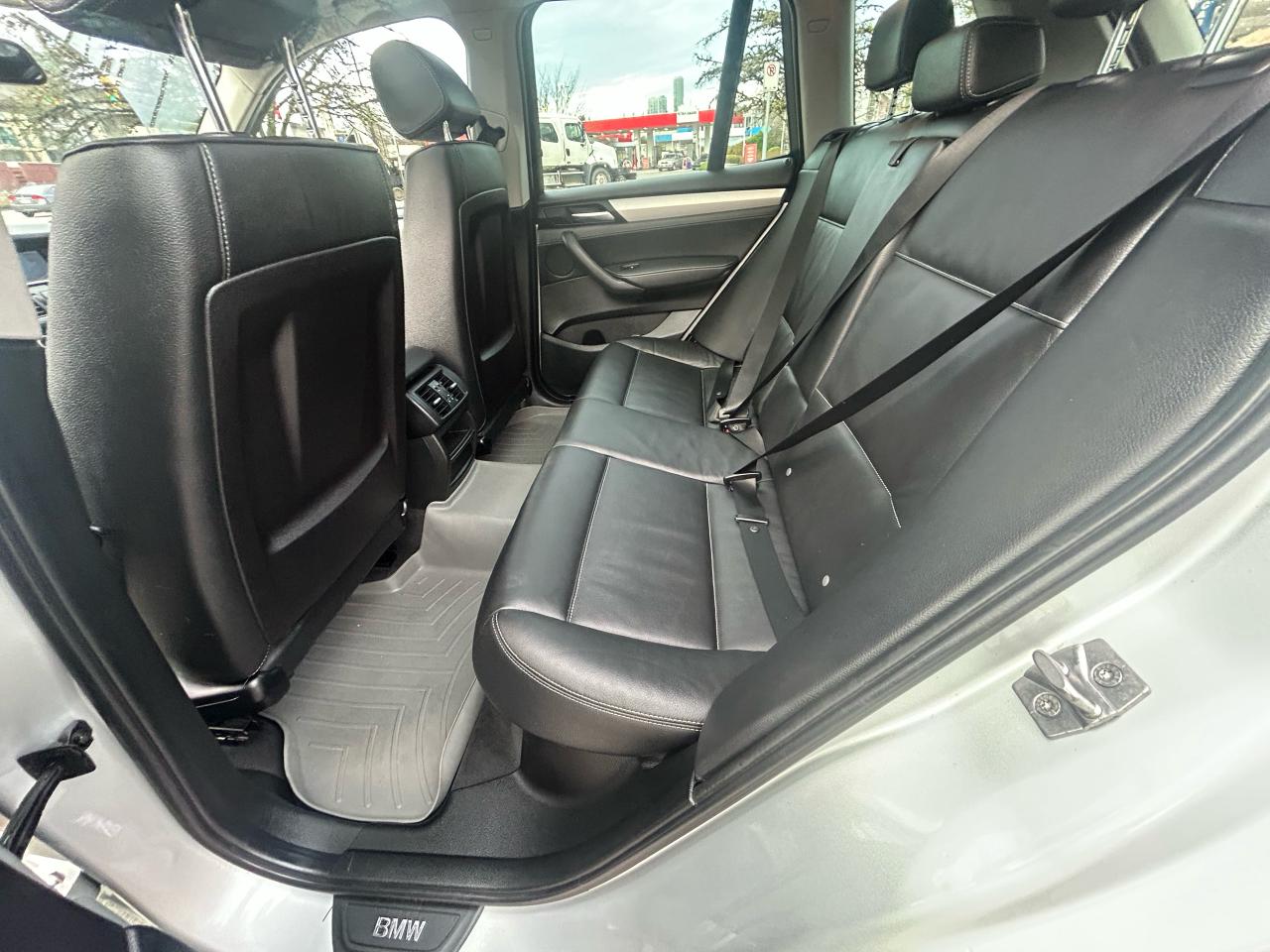 2011 BMW X3 28i - Photo #10