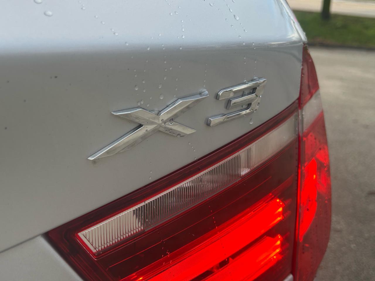 2011 BMW X3 28i - Photo #16