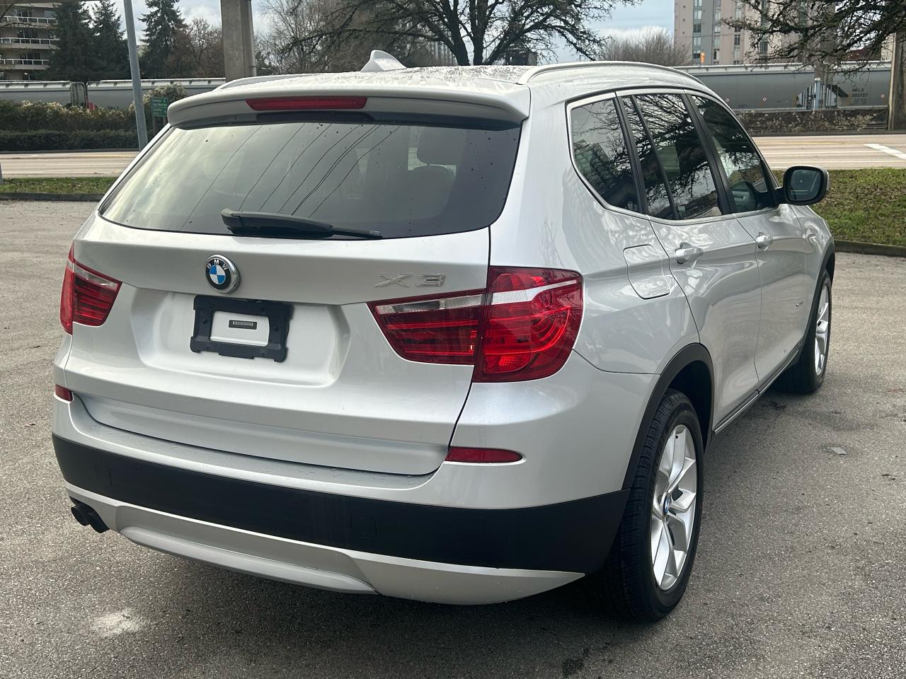 2011 BMW X3 28i - Photo #6