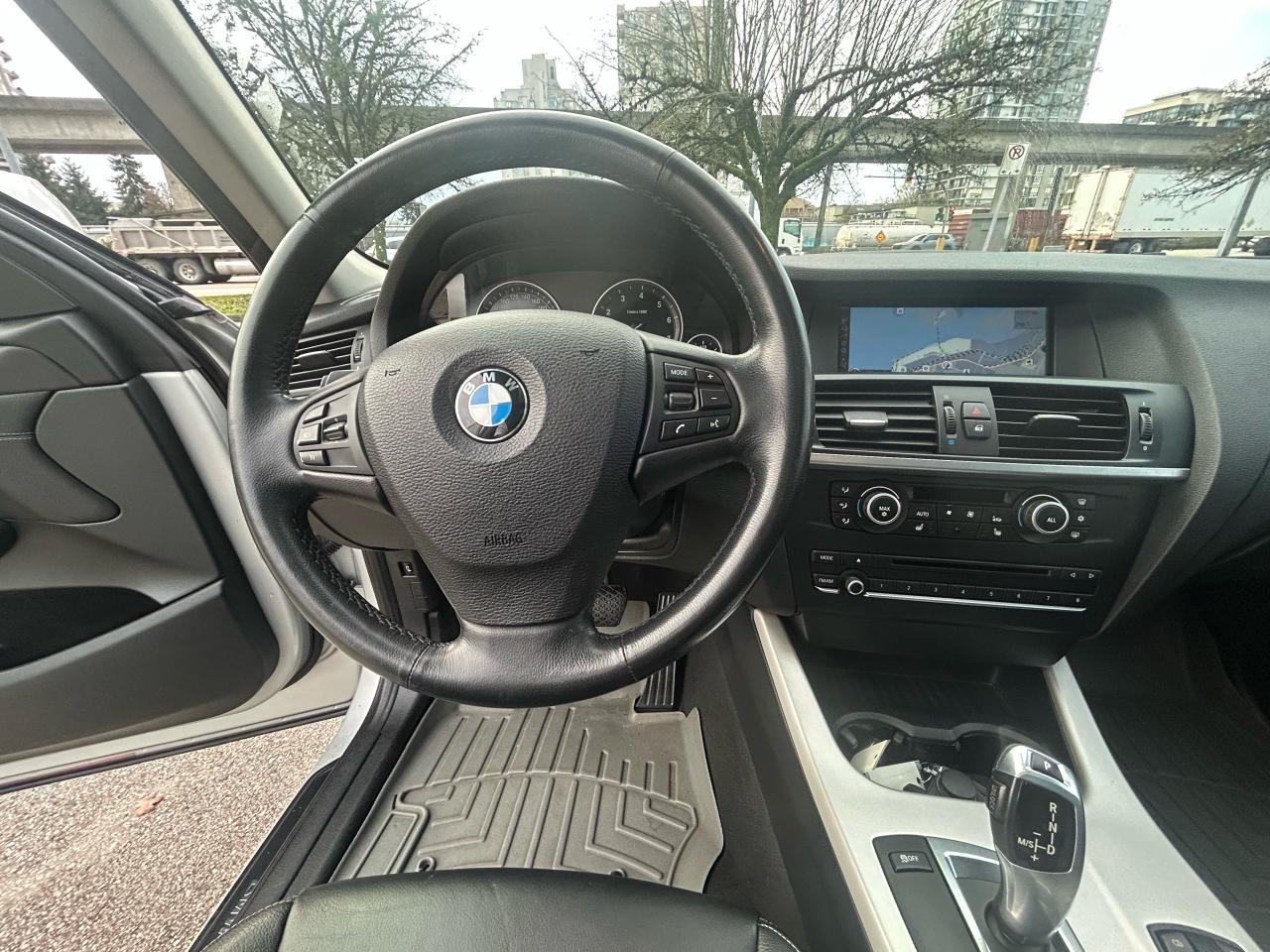 2011 BMW X3 28i - Photo #11