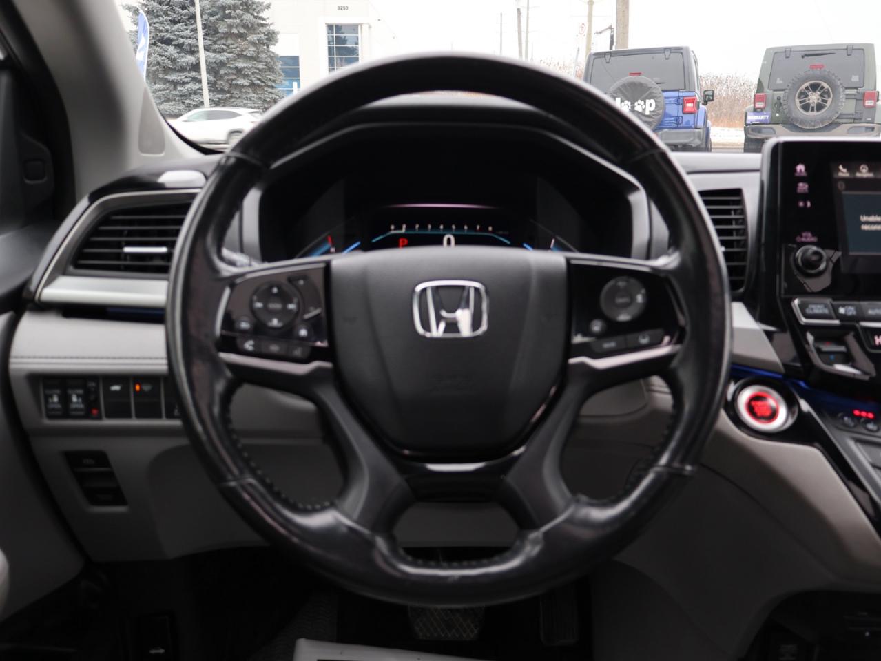 2018 Honda Odyssey TOURING CERTIFIED *1 OWNER* CAMERA NAV DVD LEATHER HEATED SEATS SUNROOF CRUISE ALLOYS Photo