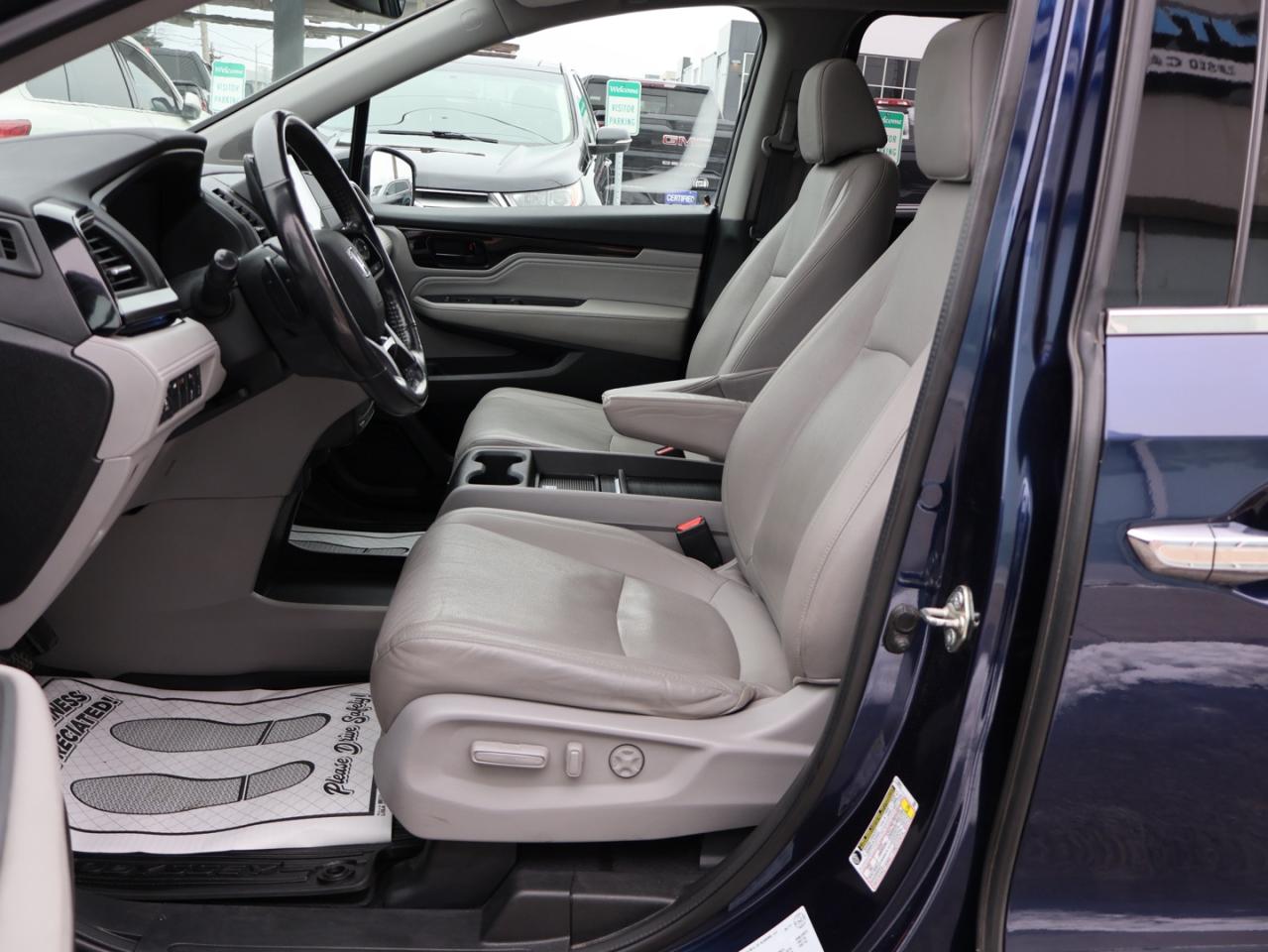 2018 Honda Odyssey TOURING CERTIFIED *1 OWNER* CAMERA NAV DVD LEATHER HEATED SEATS SUNROOF CRUISE ALLOYS Photo