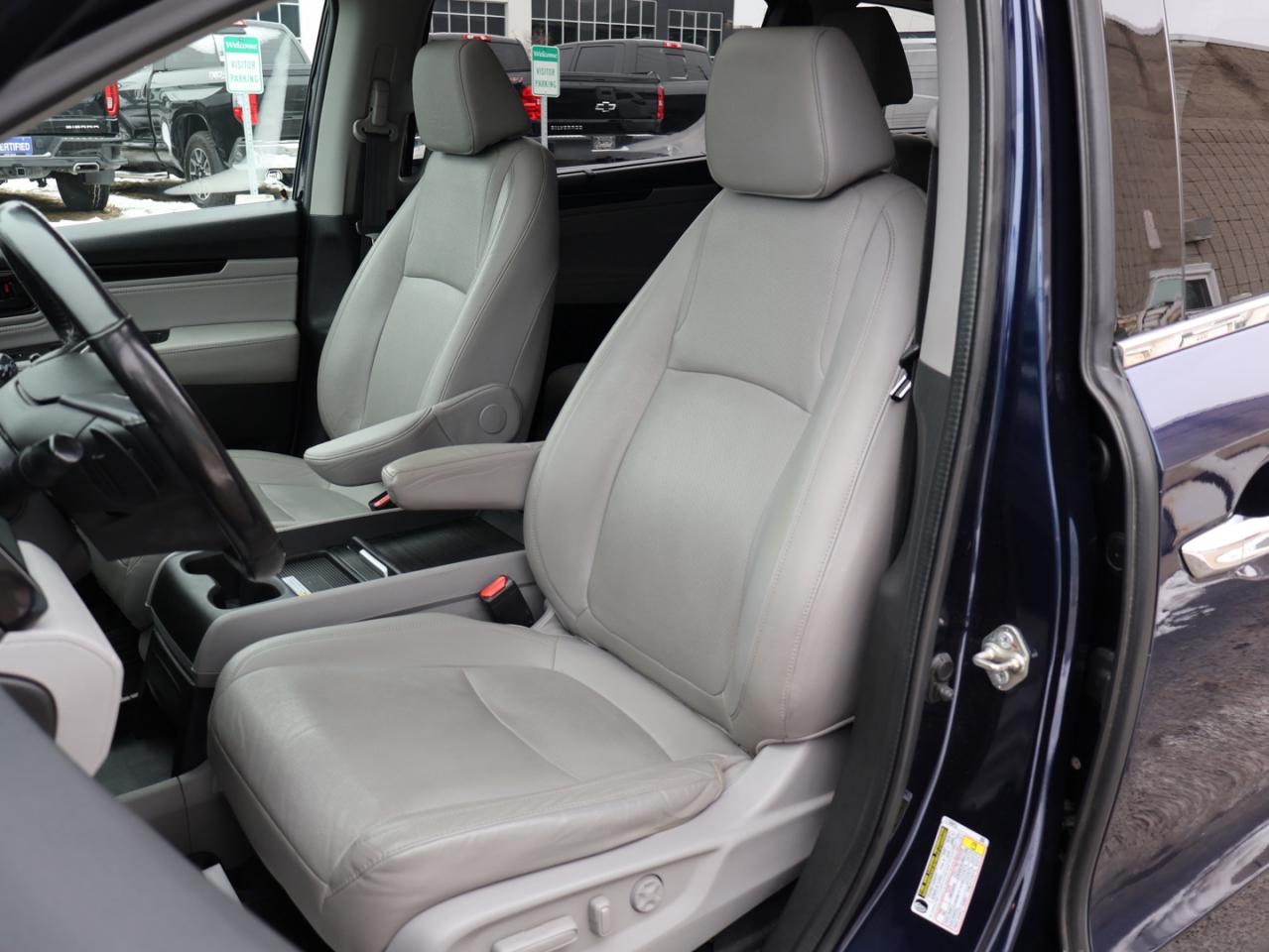 2018 Honda Odyssey TOURING CERTIFIED *1 OWNER* CAMERA NAV DVD LEATHER HEATED SEATS SUNROOF CRUISE ALLOYS Photo