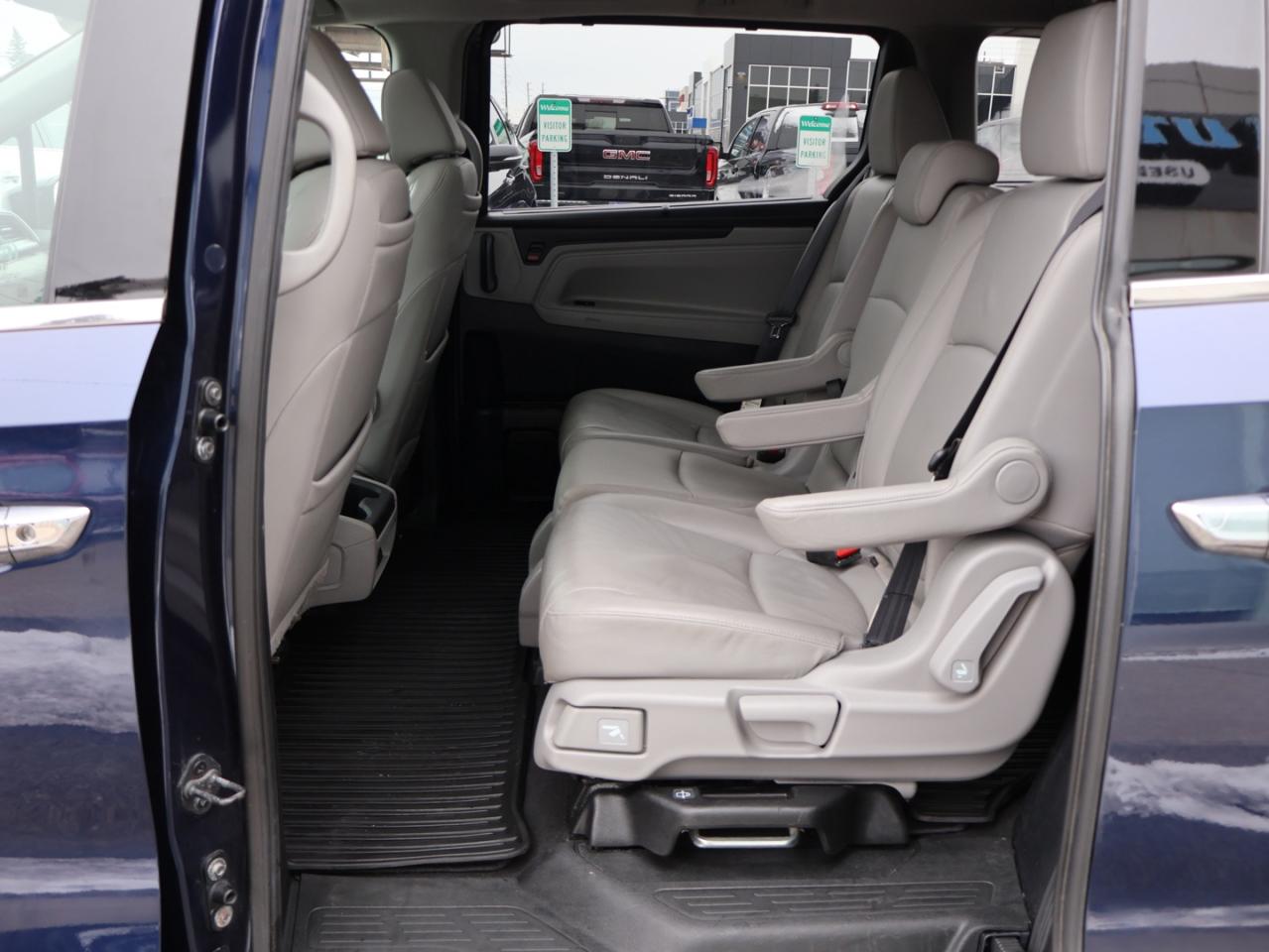 2018 Honda Odyssey TOURING CERTIFIED *1 OWNER* CAMERA NAV DVD LEATHER HEATED SEATS SUNROOF CRUISE ALLOYS Photo