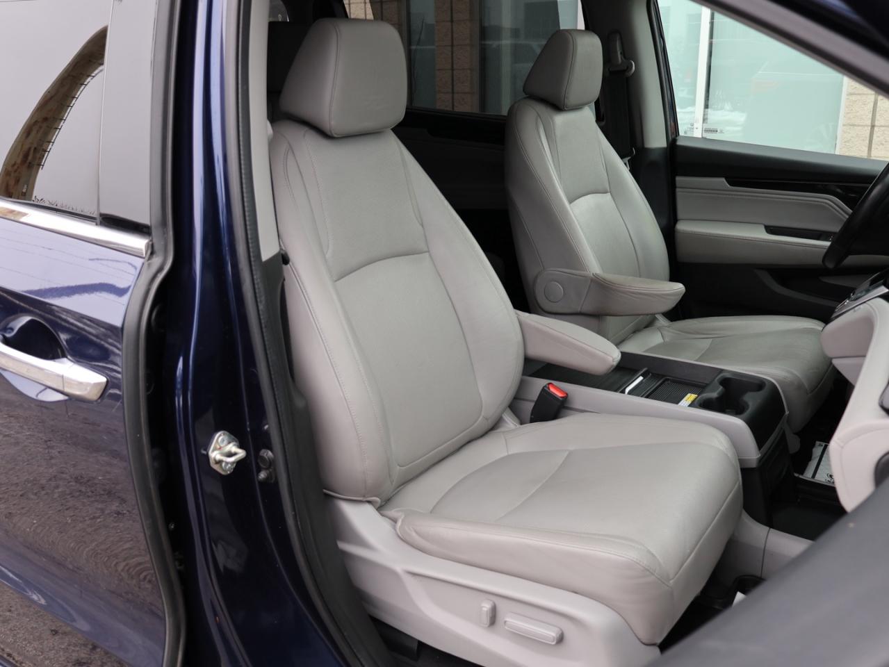 2018 Honda Odyssey TOURING CERTIFIED *1 OWNER* CAMERA NAV DVD LEATHER HEATED SEATS SUNROOF CRUISE ALLOYS Photo