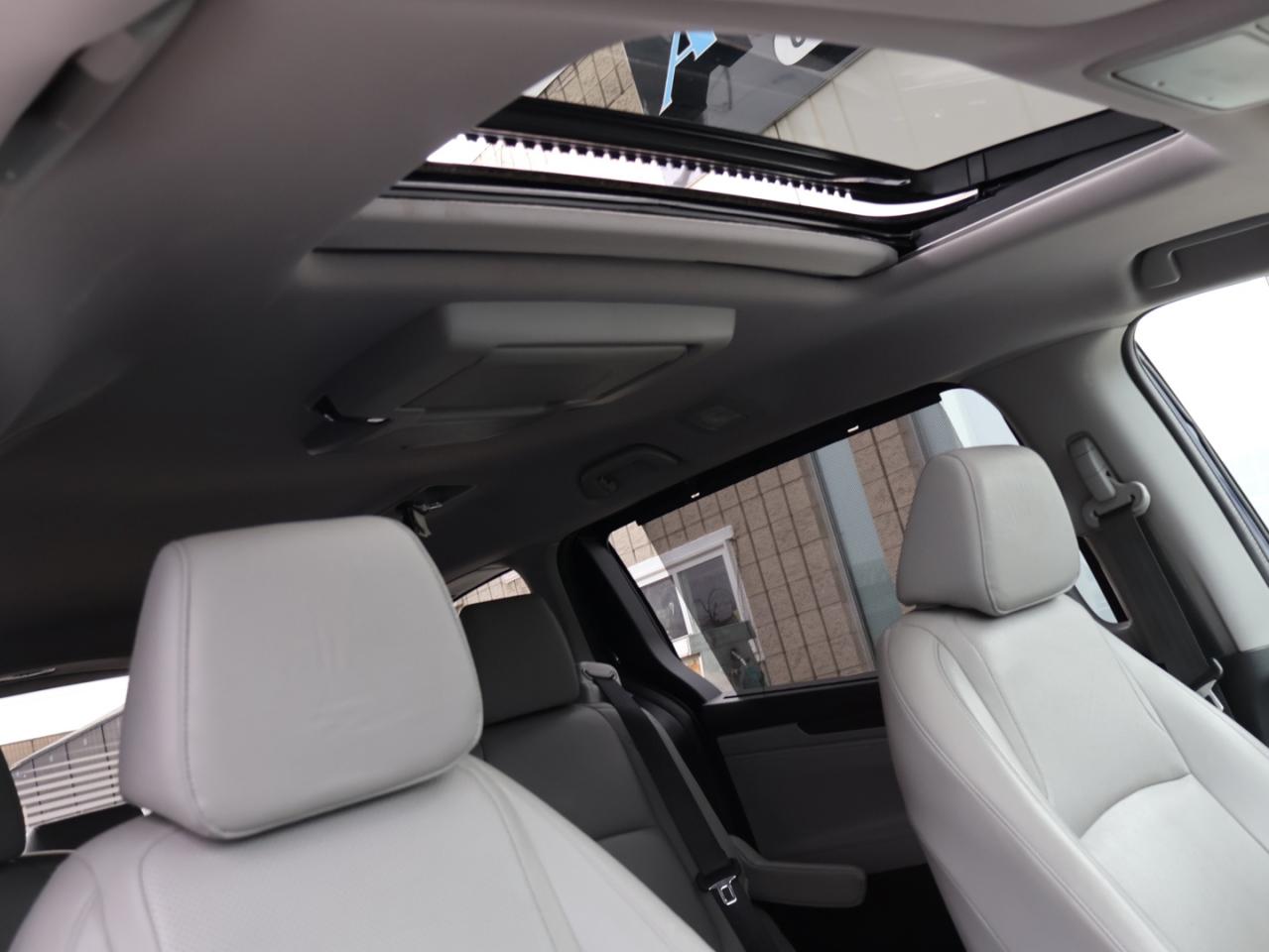 2018 Honda Odyssey TOURING CERTIFIED *1 OWNER* CAMERA NAV DVD LEATHER HEATED SEATS SUNROOF CRUISE ALLOYS Photo