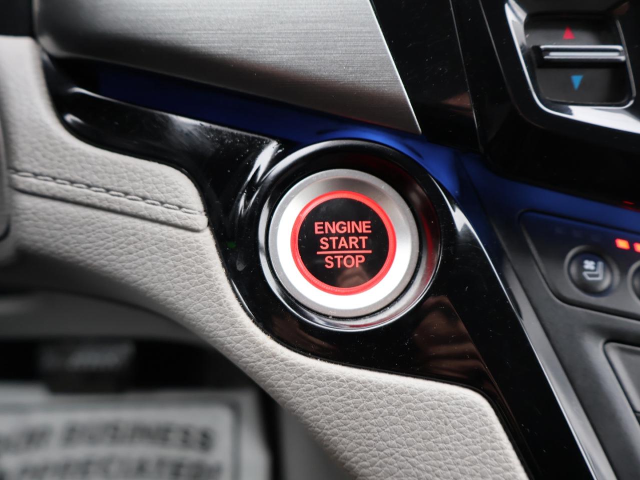 2018 Honda Odyssey TOURING CERTIFIED *1 OWNER* CAMERA NAV DVD LEATHER HEATED SEATS SUNROOF CRUISE ALLOYS Photo