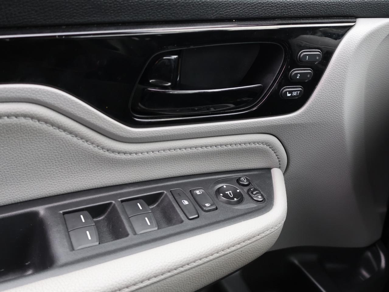 2018 Honda Odyssey TOURING CERTIFIED *1 OWNER* CAMERA NAV DVD LEATHER HEATED SEATS SUNROOF CRUISE ALLOYS Photo