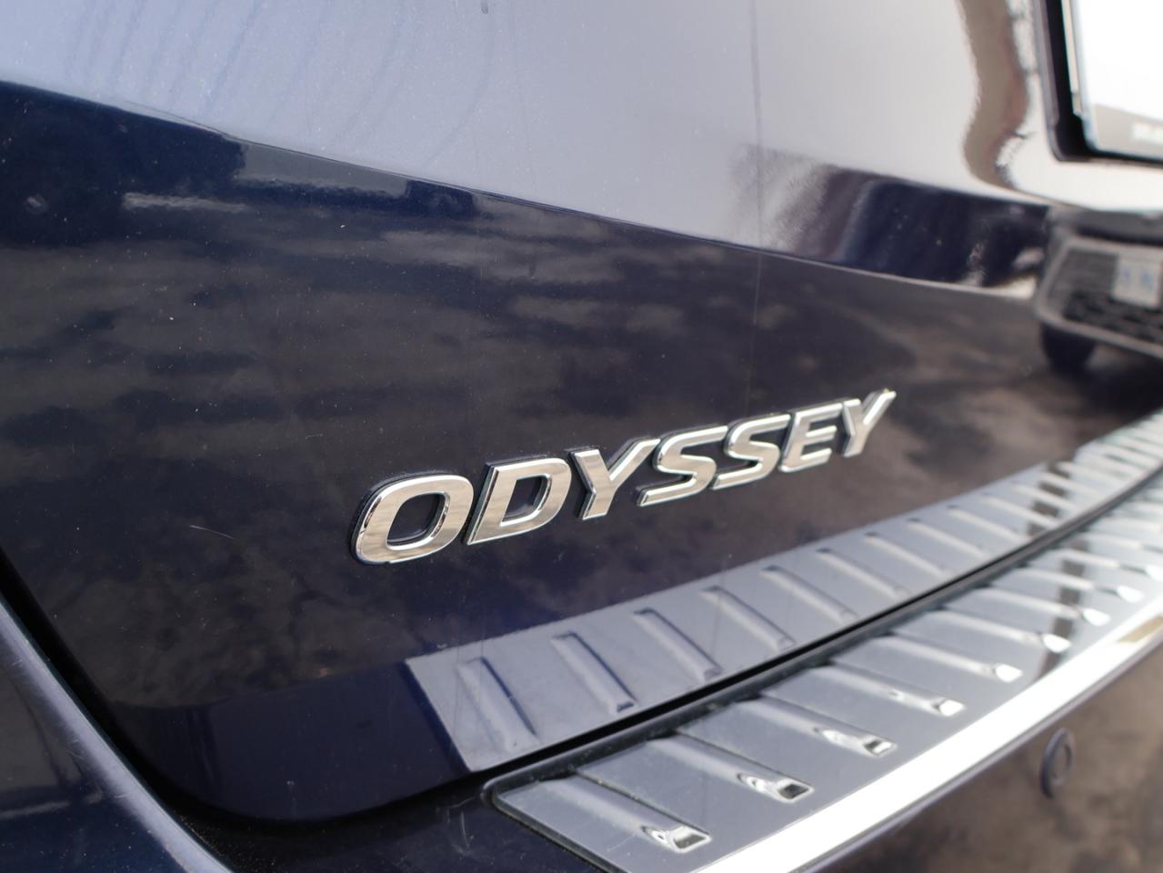 2018 Honda Odyssey TOURING CERTIFIED *1 OWNER* CAMERA NAV DVD LEATHER HEATED SEATS SUNROOF CRUISE ALLOYS Photo