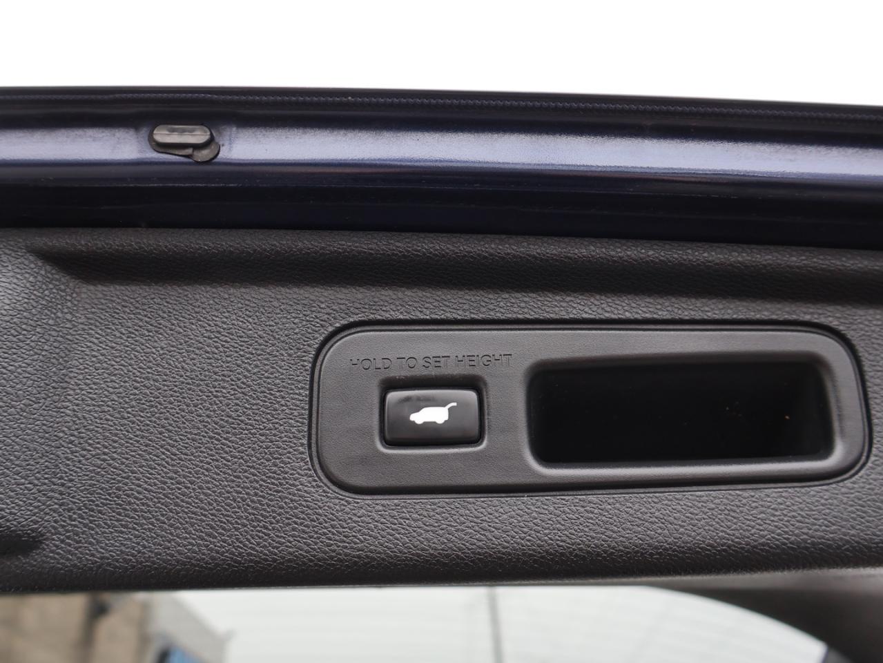 2018 Honda Odyssey TOURING CERTIFIED *1 OWNER* CAMERA NAV DVD LEATHER HEATED SEATS SUNROOF CRUISE ALLOYS Photo