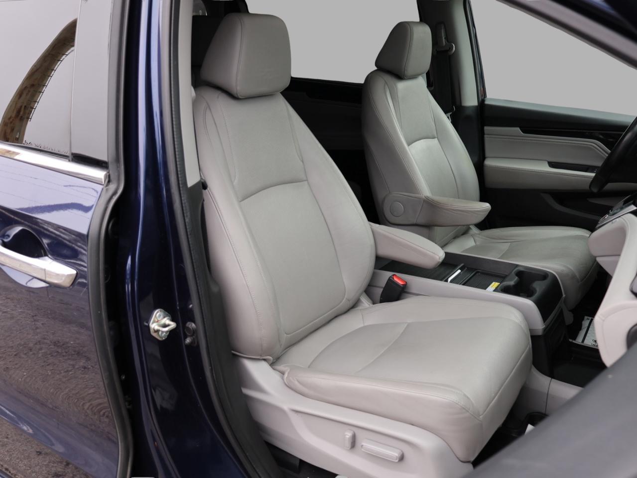 2018 Honda Odyssey TOURING CERTIFIED *1 OWNER* CAMERA NAV DVD LEATHER HEATED SEATS SUNROOF CRUISE ALLOYS Photo