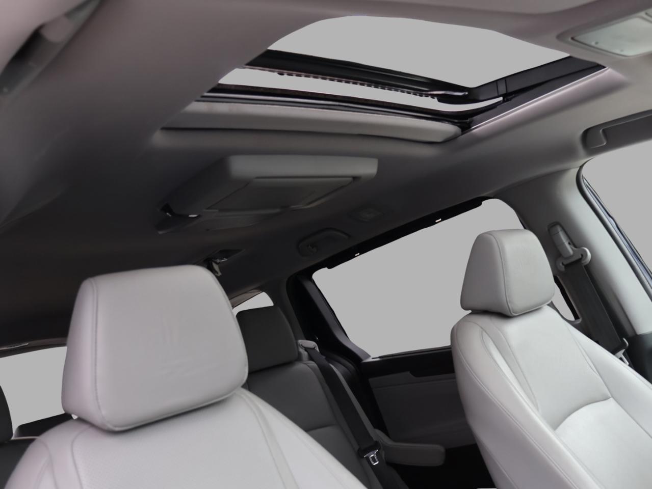 2018 Honda Odyssey TOURING CERTIFIED *1 OWNER* CAMERA NAV DVD LEATHER HEATED SEATS SUNROOF CRUISE ALLOYS Photo