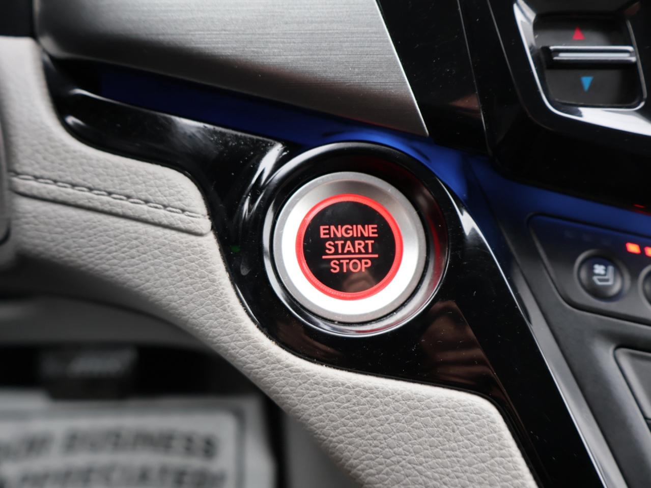 2018 Honda Odyssey TOURING CERTIFIED *1 OWNER* CAMERA NAV DVD LEATHER HEATED SEATS SUNROOF CRUISE ALLOYS Photo