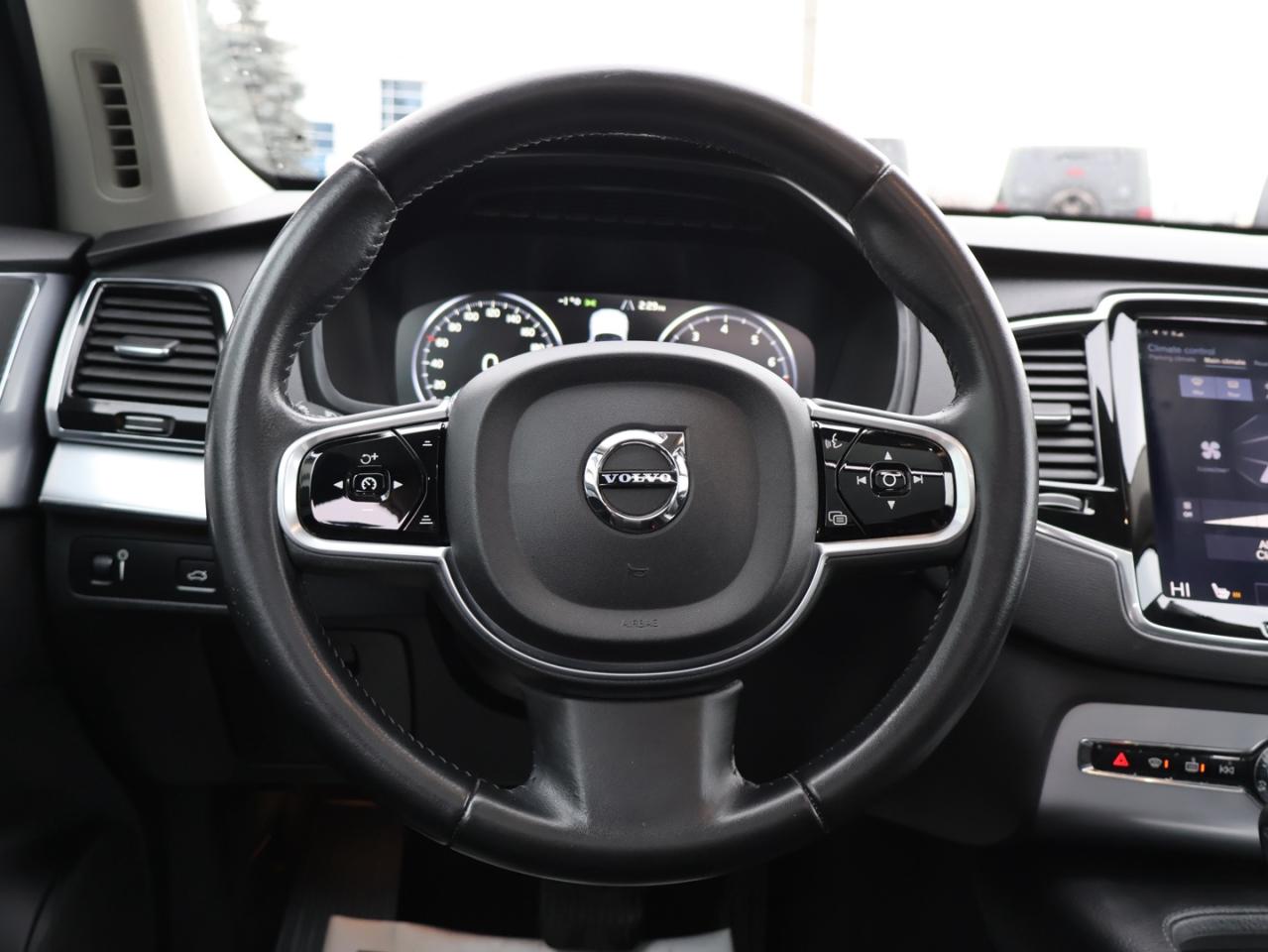 2018 Volvo XC90 T5 MOMENTUM AWD CERTIFIED *1 OWNER*ACCIDENT FREE* CAMERA NAV BLUETOOTH LEATHER HEATED SEATS PANO ROOF CRUISE ALLOYS Photo