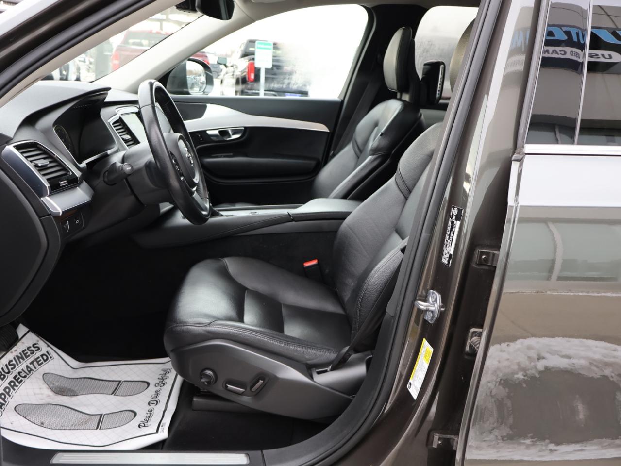 2018 Volvo XC90 T5 MOMENTUM AWD CERTIFIED *1 OWNER*ACCIDENT FREE* CAMERA NAV BLUETOOTH LEATHER HEATED SEATS PANO ROOF CRUISE ALLOYS Photo