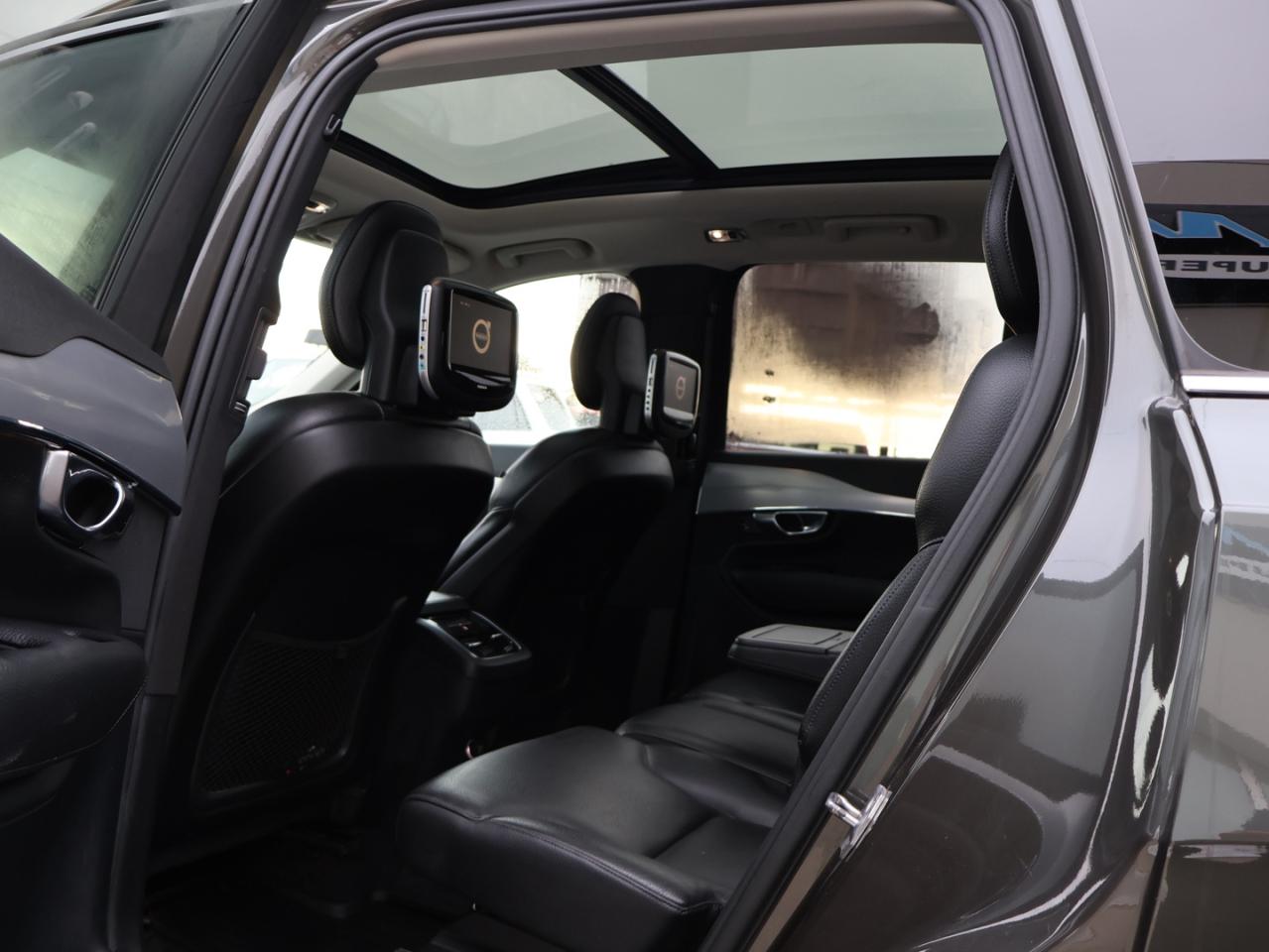 2018 Volvo XC90 T5 MOMENTUM AWD CERTIFIED *1 OWNER*ACCIDENT FREE* CAMERA NAV BLUETOOTH LEATHER HEATED SEATS PANO ROOF CRUISE ALLOYS Photo