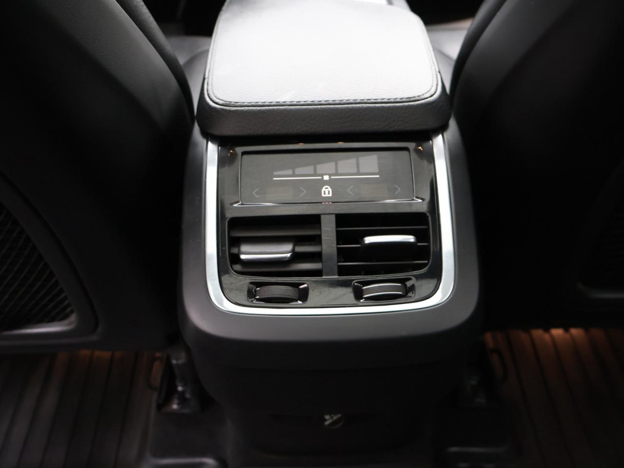 2018 Volvo XC90 T5 MOMENTUM AWD CERTIFIED *1 OWNER*ACCIDENT FREE* CAMERA NAV BLUETOOTH LEATHER HEATED SEATS PANO ROOF CRUISE ALLOYS Photo