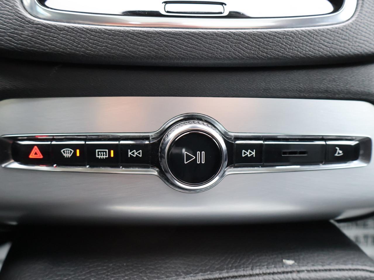 2018 Volvo XC90 T5 MOMENTUM AWD CERTIFIED *1 OWNER*ACCIDENT FREE* CAMERA NAV BLUETOOTH LEATHER HEATED SEATS PANO ROOF CRUISE ALLOYS Photo