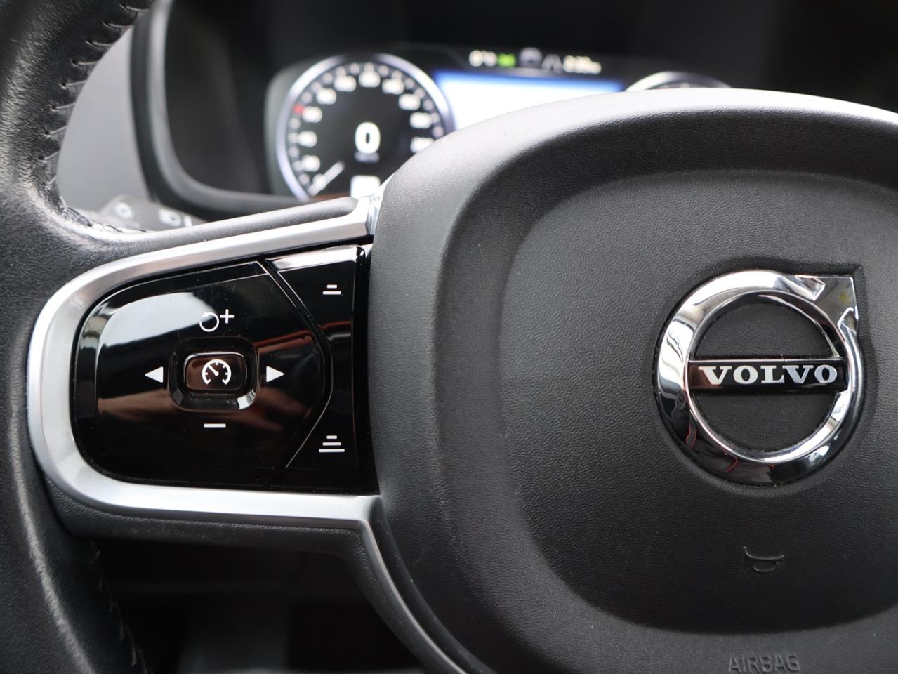 2018 Volvo XC90 T5 MOMENTUM AWD CERTIFIED *1 OWNER*ACCIDENT FREE* CAMERA NAV BLUETOOTH LEATHER HEATED SEATS PANO ROOF CRUISE ALLOYS Photo