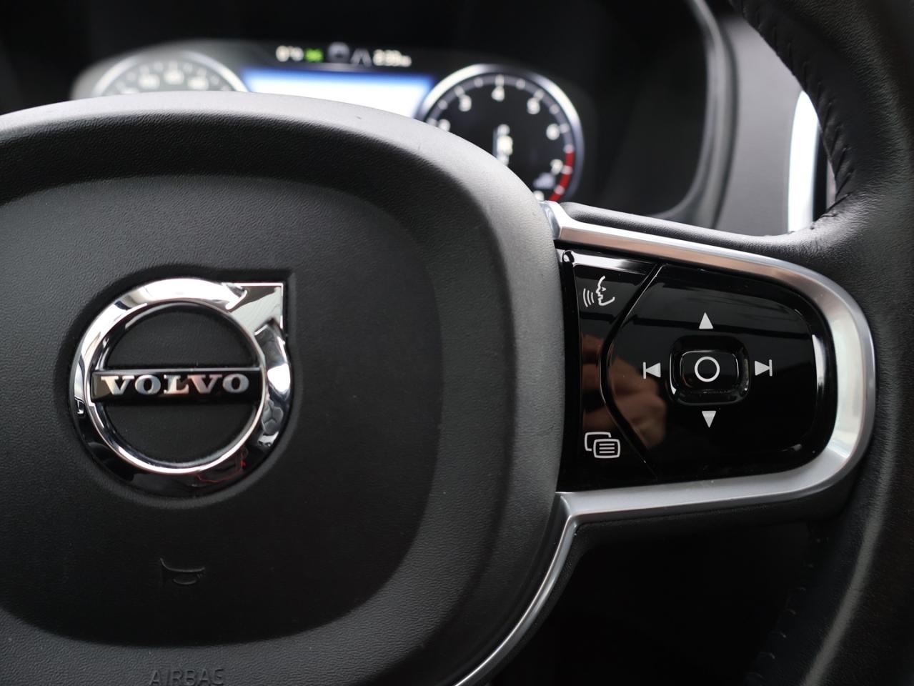 2018 Volvo XC90 T5 MOMENTUM AWD CERTIFIED *1 OWNER*ACCIDENT FREE* CAMERA NAV BLUETOOTH LEATHER HEATED SEATS PANO ROOF CRUISE ALLOYS Photo