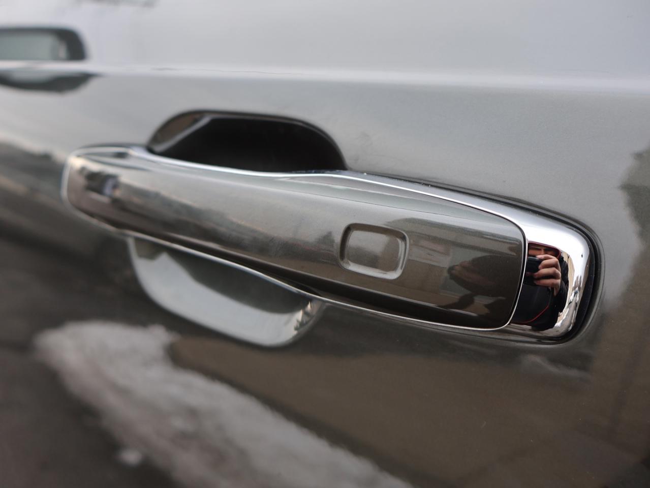 2018 Volvo XC90 T5 MOMENTUM AWD CERTIFIED *1 OWNER*ACCIDENT FREE* CAMERA NAV BLUETOOTH LEATHER HEATED SEATS PANO ROOF CRUISE ALLOYS Photo