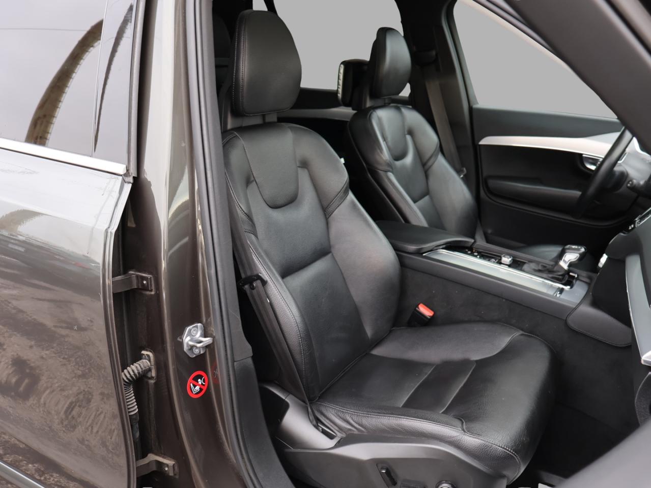 2018 Volvo XC90 T5 MOMENTUM AWD CERTIFIED *1 OWNER*ACCIDENT FREE* CAMERA NAV BLUETOOTH LEATHER HEATED SEATS PANO ROOF CRUISE ALLOYS Photo