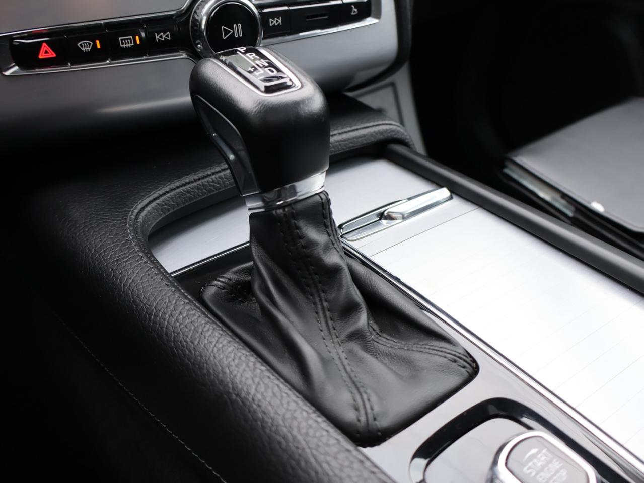 2018 Volvo XC90 T5 MOMENTUM AWD CERTIFIED *1 OWNER*ACCIDENT FREE* CAMERA NAV BLUETOOTH LEATHER HEATED SEATS PANO ROOF CRUISE ALLOYS Photo