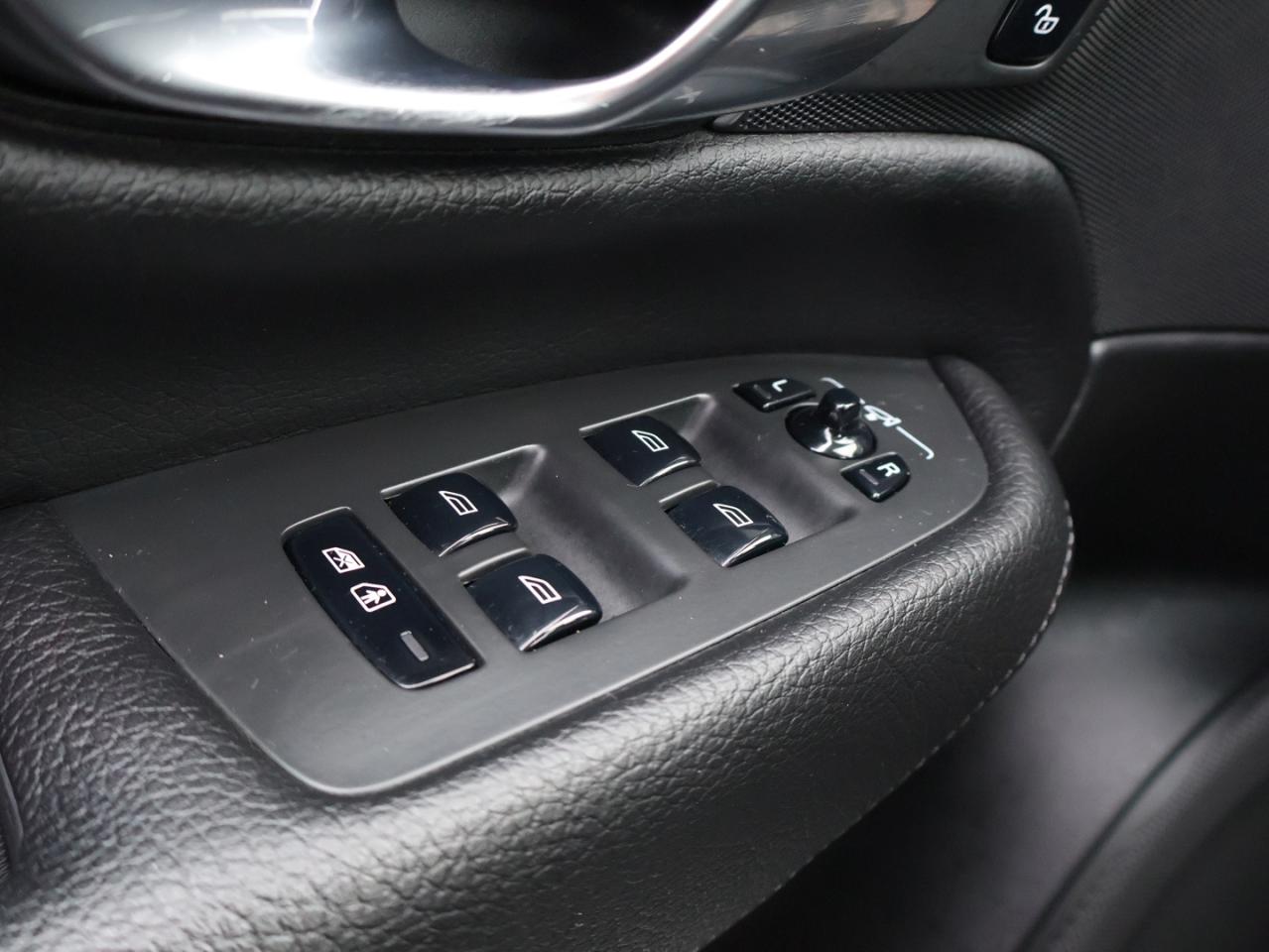 2018 Volvo XC90 T5 MOMENTUM AWD CERTIFIED *1 OWNER*ACCIDENT FREE* CAMERA NAV BLUETOOTH LEATHER HEATED SEATS PANO ROOF CRUISE ALLOYS Photo