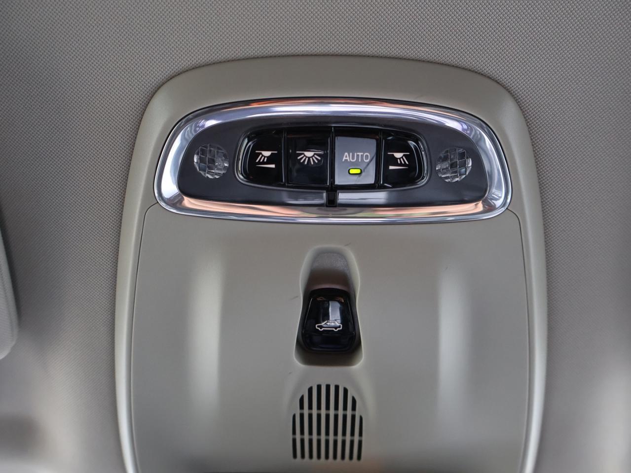 2018 Volvo XC90 T5 MOMENTUM AWD CERTIFIED *1 OWNER*ACCIDENT FREE* CAMERA NAV BLUETOOTH LEATHER HEATED SEATS PANO ROOF CRUISE ALLOYS Photo