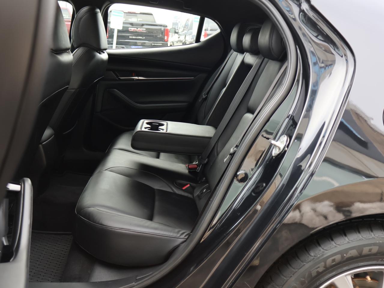 2020 Mazda MAZDA3 SPORT GS 6-SPEED CERTIFIED *ACCIDENT FREE* CAMERA BLUETOOTH LEATHER HEATED SEATS CRUISE ALLOYS Photo