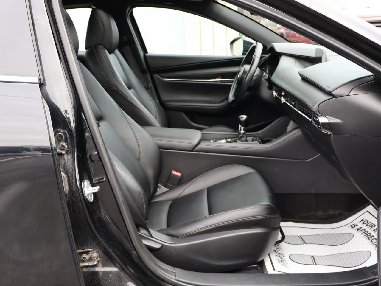 2020 Mazda MAZDA3 SPORT GS 6-SPEED CERTIFIED *ACCIDENT FREE* CAMERA BLUETOOTH LEATHER HEATED SEATS CRUISE ALLOYS Photo