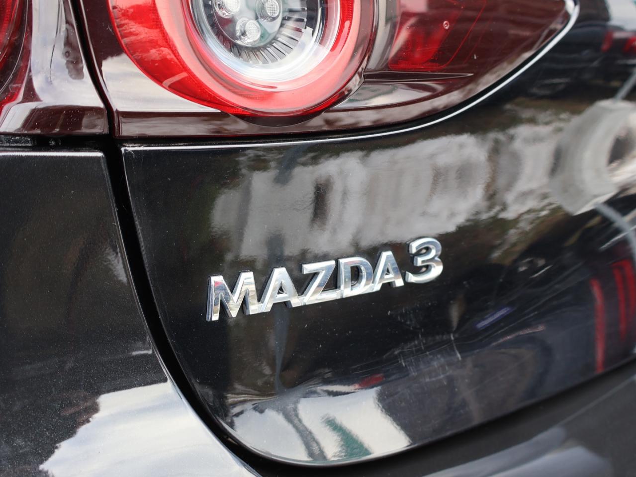 2020 Mazda MAZDA3 SPORT GS 6-SPEED CERTIFIED *ACCIDENT FREE* CAMERA BLUETOOTH LEATHER HEATED SEATS CRUISE ALLOYS Photo