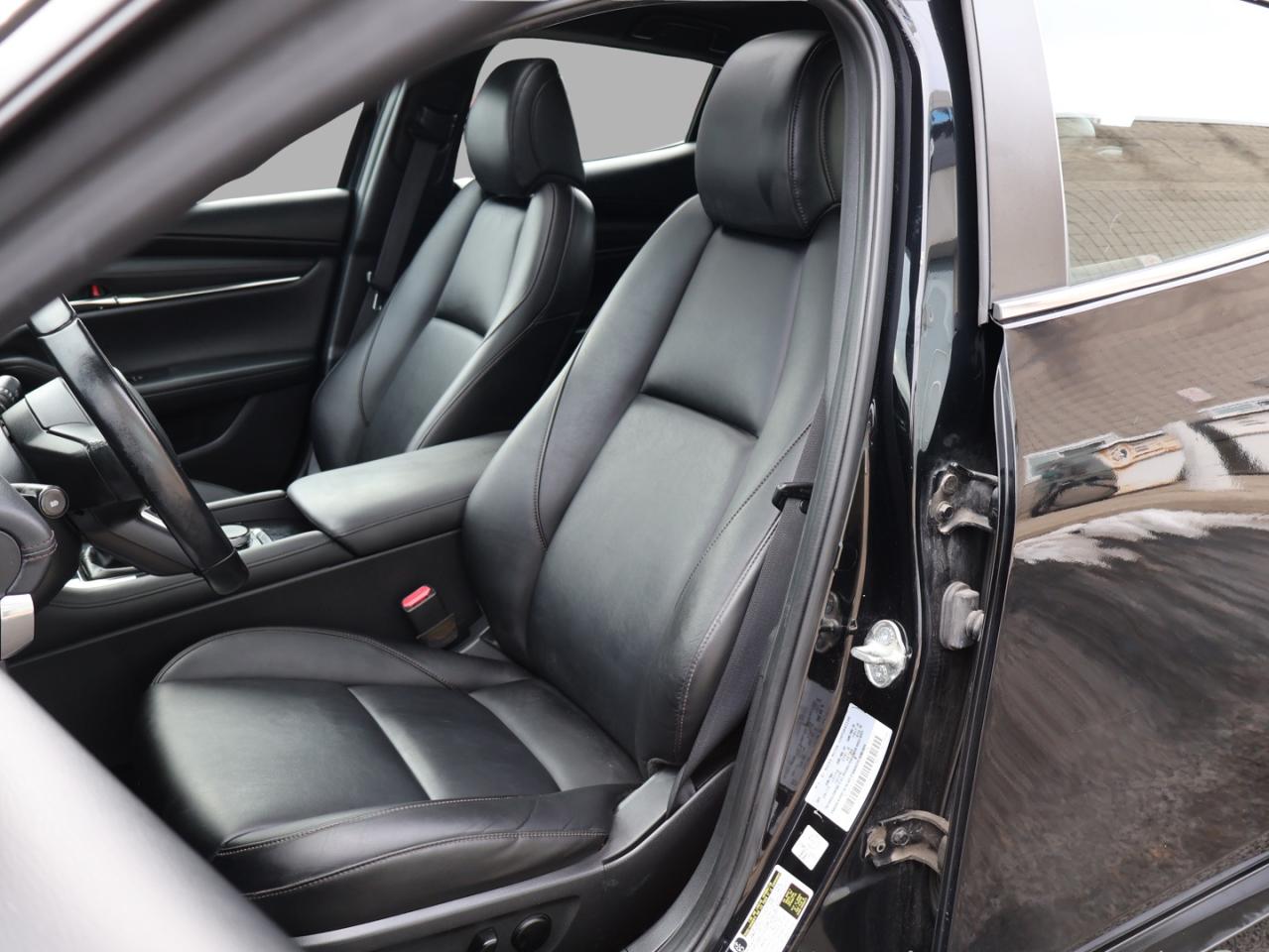 2020 Mazda MAZDA3 SPORT GS 6-SPEED CERTIFIED *ACCIDENT FREE* CAMERA BLUETOOTH LEATHER HEATED SEATS CRUISE ALLOYS Photo