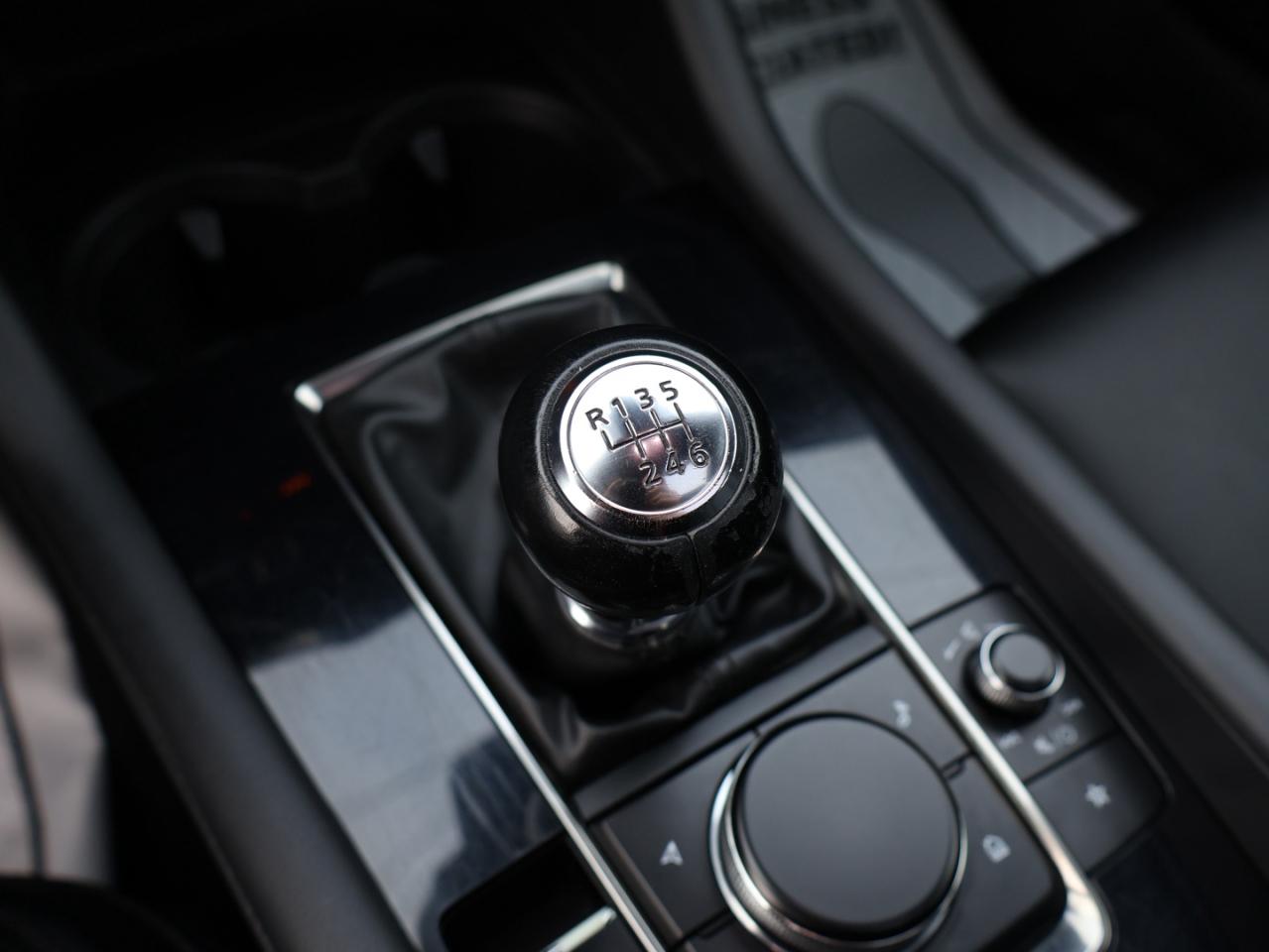 2020 Mazda MAZDA3 SPORT GS 6-SPEED CERTIFIED *ACCIDENT FREE* CAMERA BLUETOOTH LEATHER HEATED SEATS CRUISE ALLOYS Photo