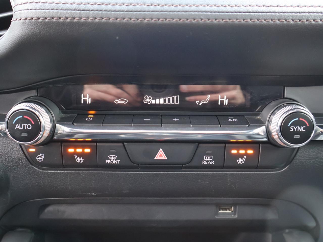 2020 Mazda MAZDA3 SPORT GS 6-SPEED CERTIFIED *ACCIDENT FREE* CAMERA BLUETOOTH LEATHER HEATED SEATS CRUISE ALLOYS Photo