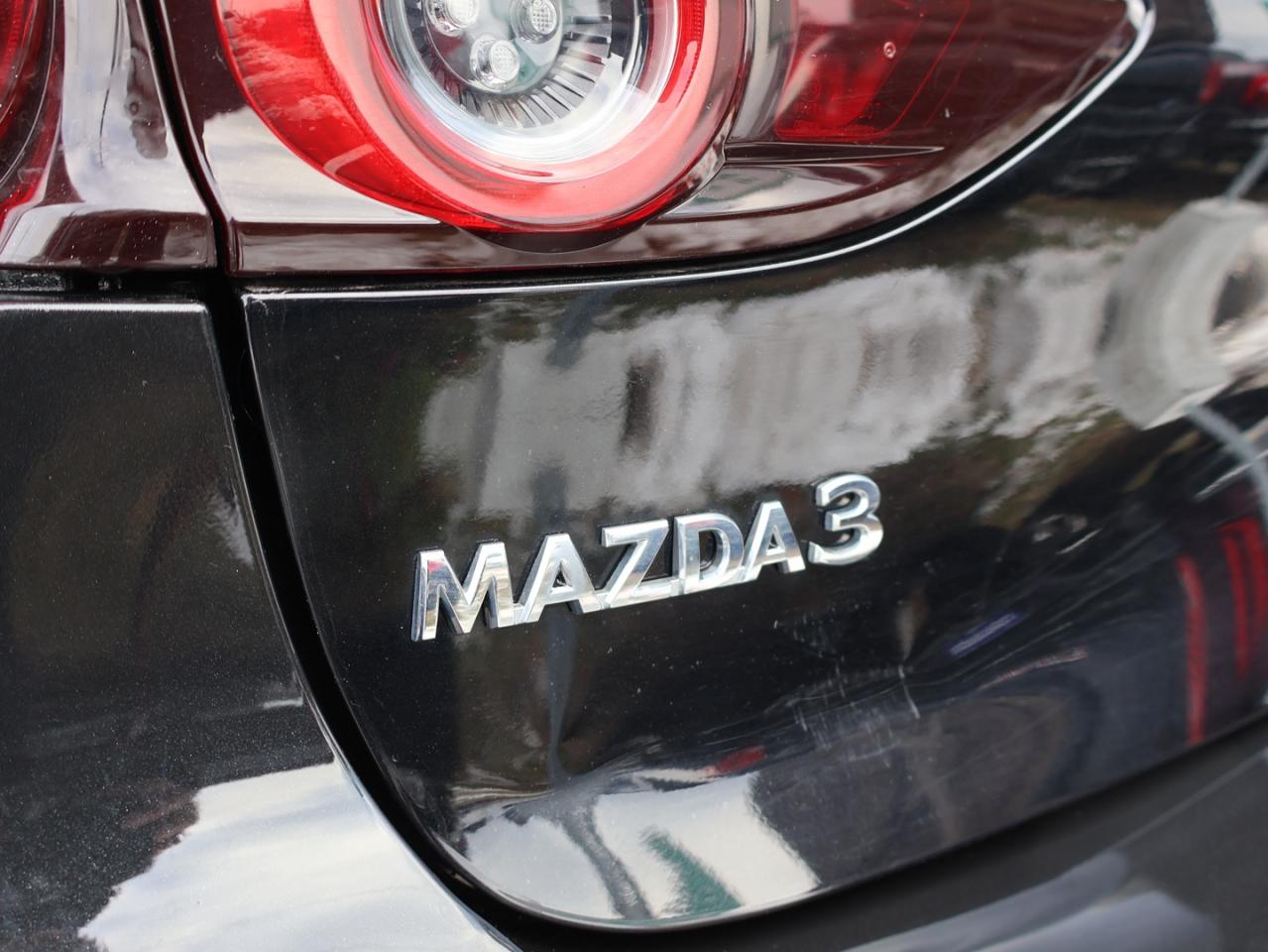 2020 Mazda MAZDA3 SPORT GS 6-SPEED CERTIFIED *ACCIDENT FREE* CAMERA BLUETOOTH LEATHER HEATED SEATS CRUISE ALLOYS Photo