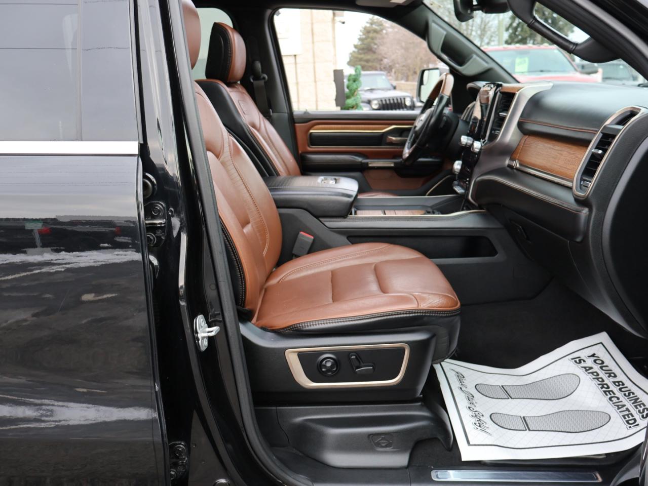 2019 RAM 1500 LARAMIE-LONGHORN 4WD CERTIFIED *ACCIDENT FREE*DODGE MAINTAIN* CAMERA NAV BLUETOOTH LEATHER HEATED SEATS PANO ROOF CRUISE ALLOYS Photo