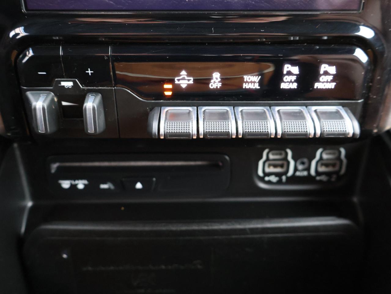 2019 RAM 1500 LARAMIE-LONGHORN 4WD CERTIFIED *ACCIDENT FREE*DODGE MAINTAIN* CAMERA NAV BLUETOOTH LEATHER HEATED SEATS PANO ROOF CRUISE ALLOYS Photo