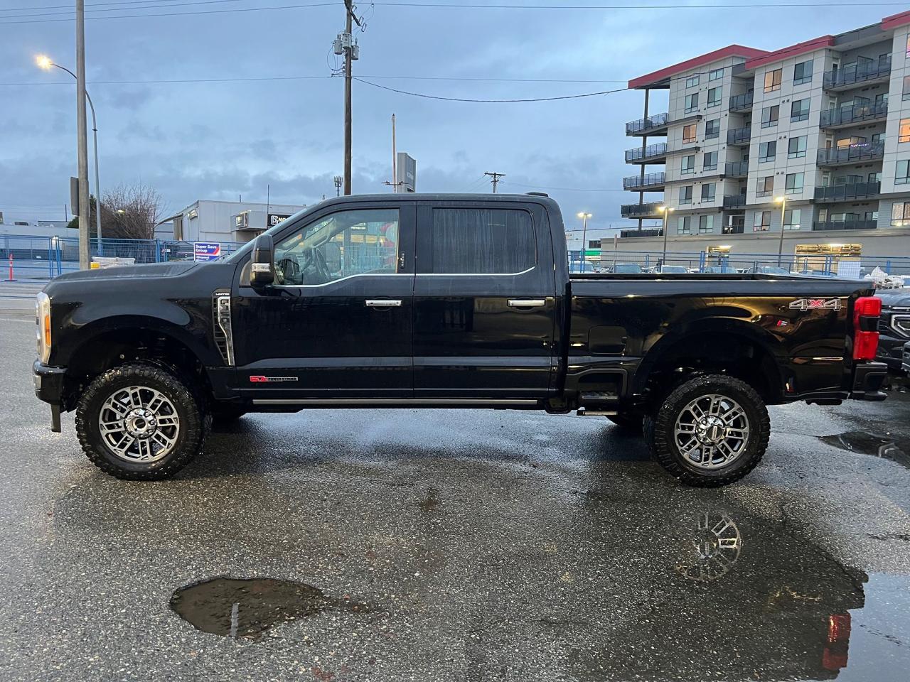 2023 Ford SUPER DUTY F-350 SRW Limited Photo4