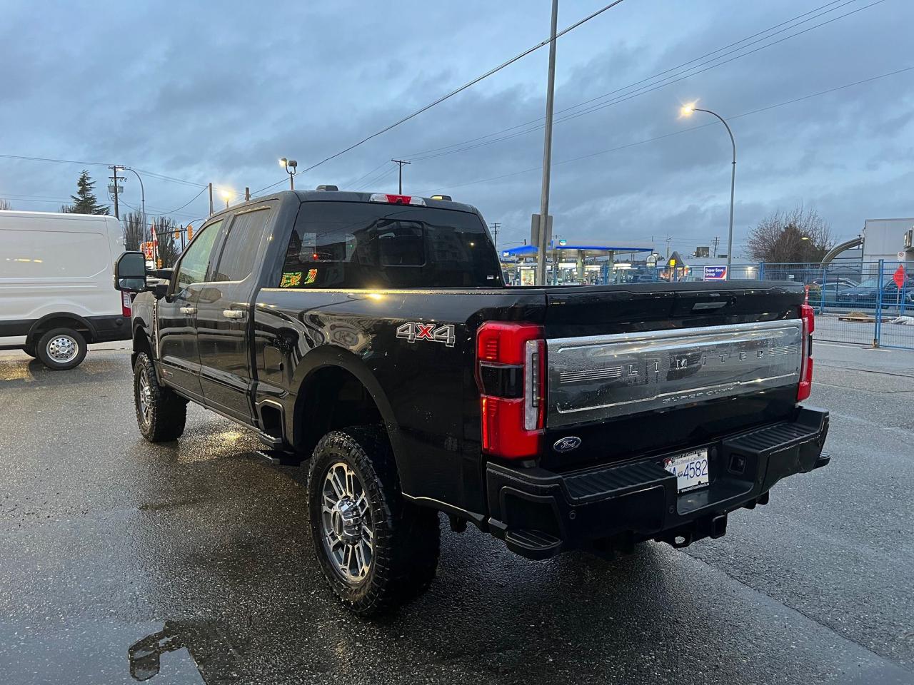 2023 Ford SUPER DUTY F-350 SRW Limited Photo5