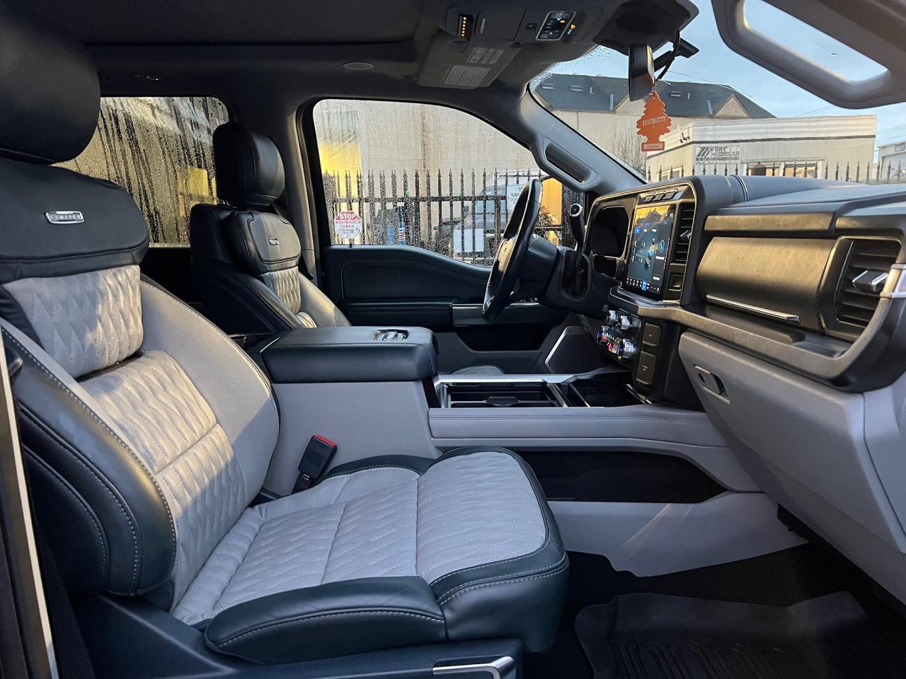 2023 Ford SUPER DUTY F-350 SRW Limited Photo28