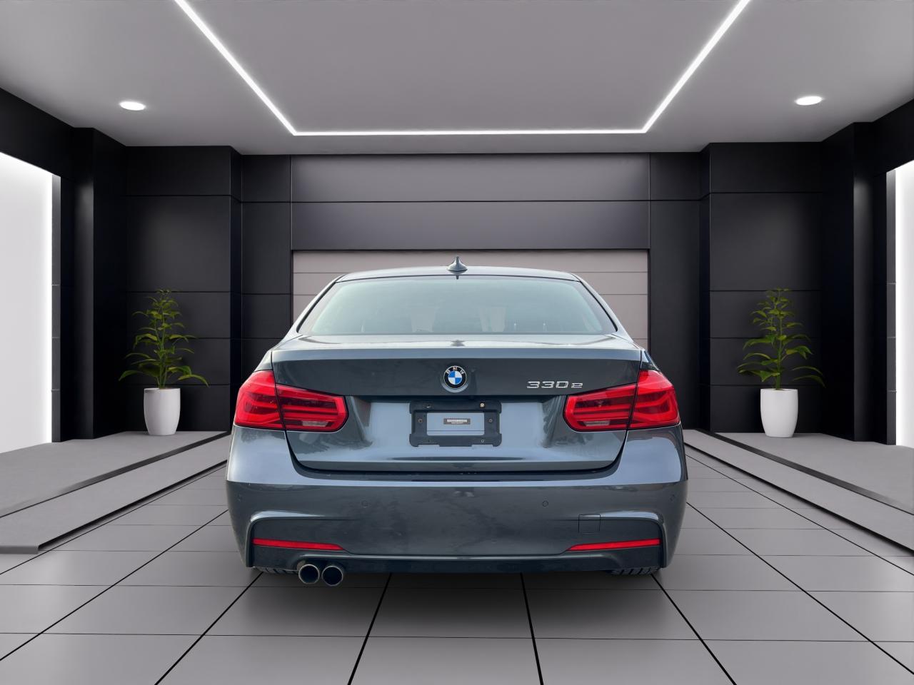 2016 BMW 3 Series 330e Plug-In Hybrid - M-Sport Pkg !! Photo