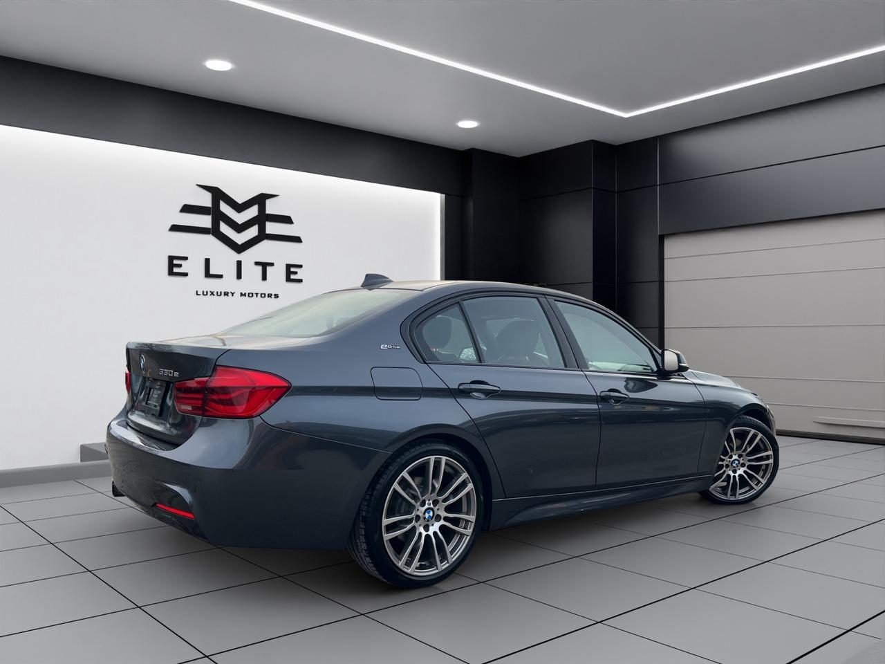 2016 BMW 3 Series 330e Plug-In Hybrid - M-Sport Pkg !! Photo