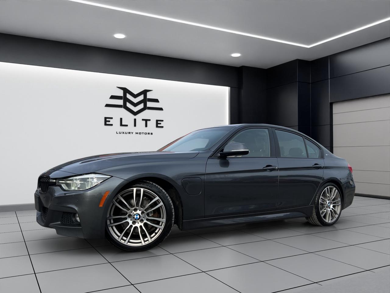 2016 BMW 3 Series 330e Plug-In Hybrid - M-Sport Pkg !! Photo