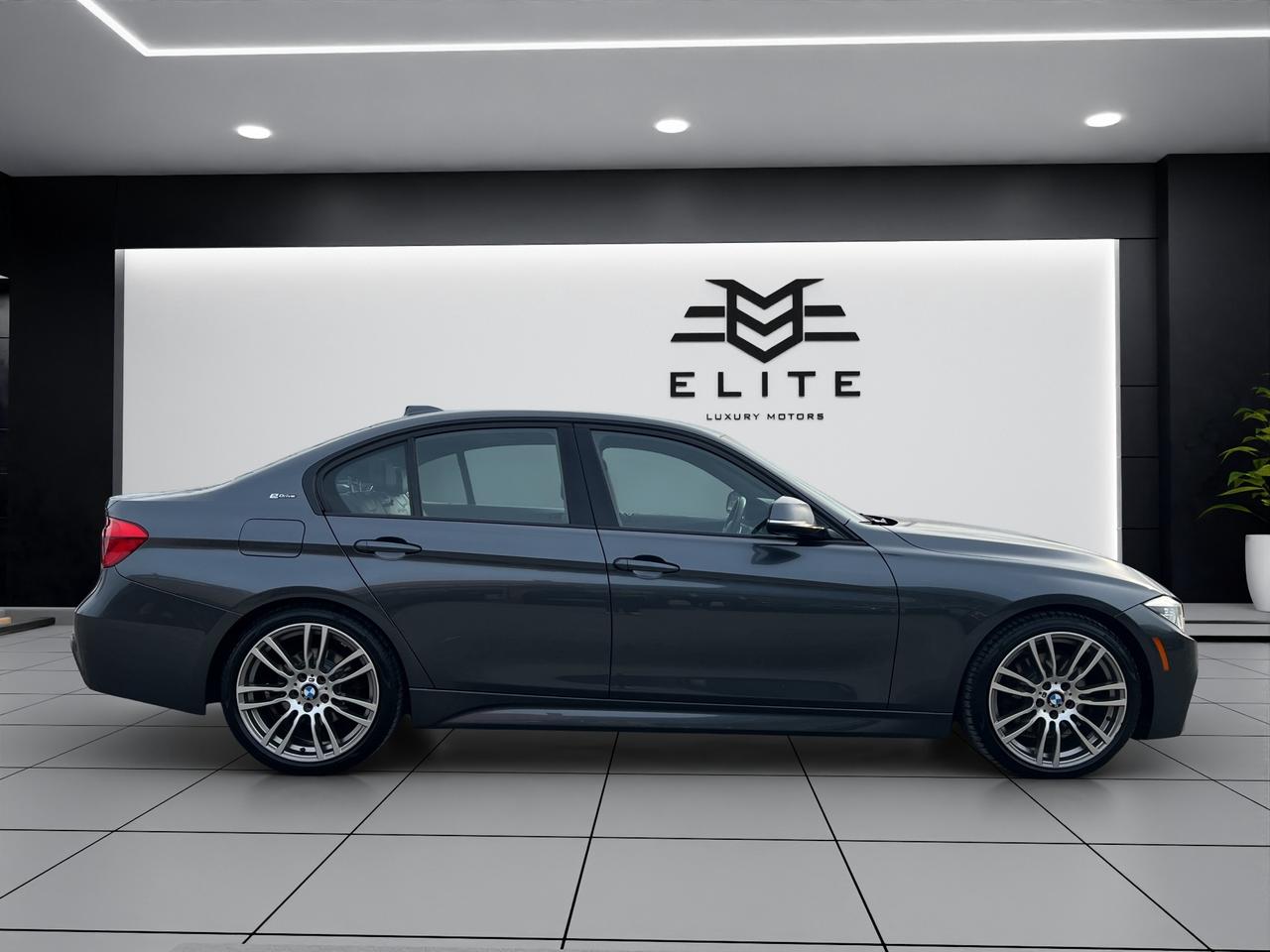 2016 BMW 3 Series 330e Plug-In Hybrid - M-Sport Pkg !! Photo