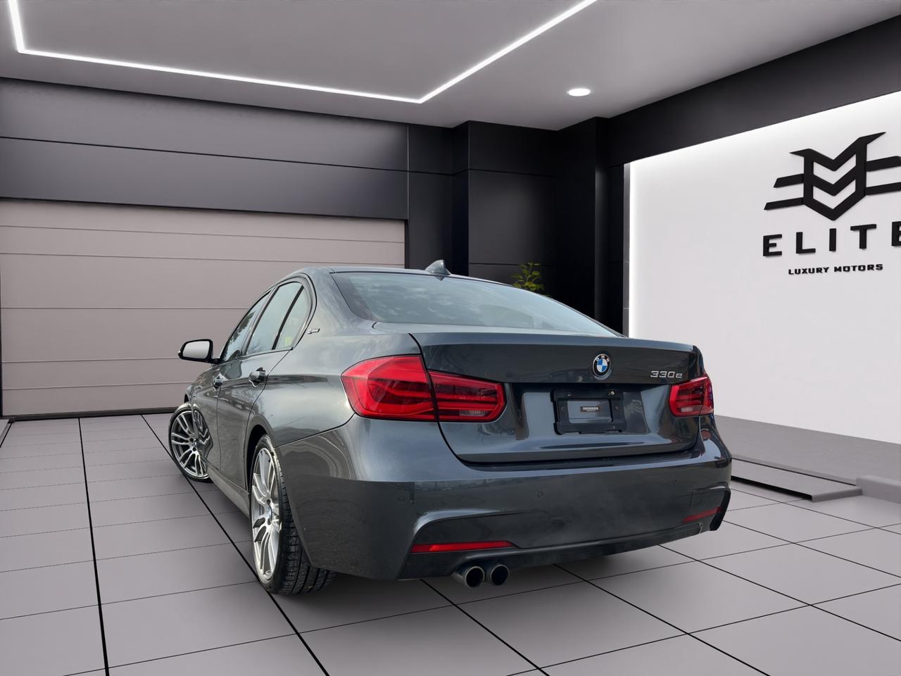 2016 BMW 3 Series 330e Plug-In Hybrid - M-Sport Pkg !! Photo