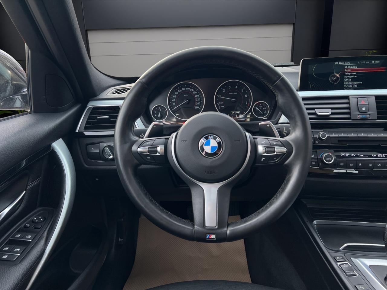 2016 BMW 3 Series 330e Plug-In Hybrid - M-Sport Pkg !! Photo