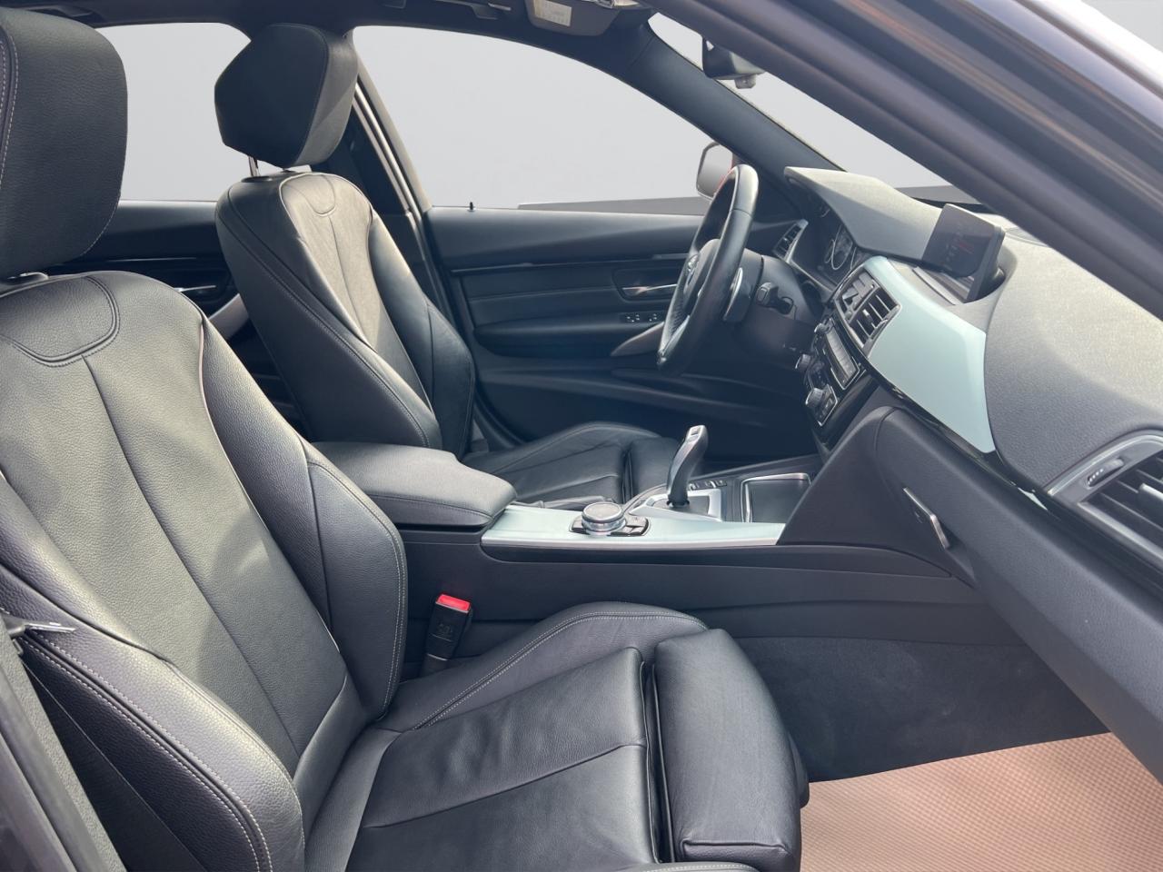 2016 BMW 3 Series 330e Plug-In Hybrid - M-Sport Pkg !! Photo