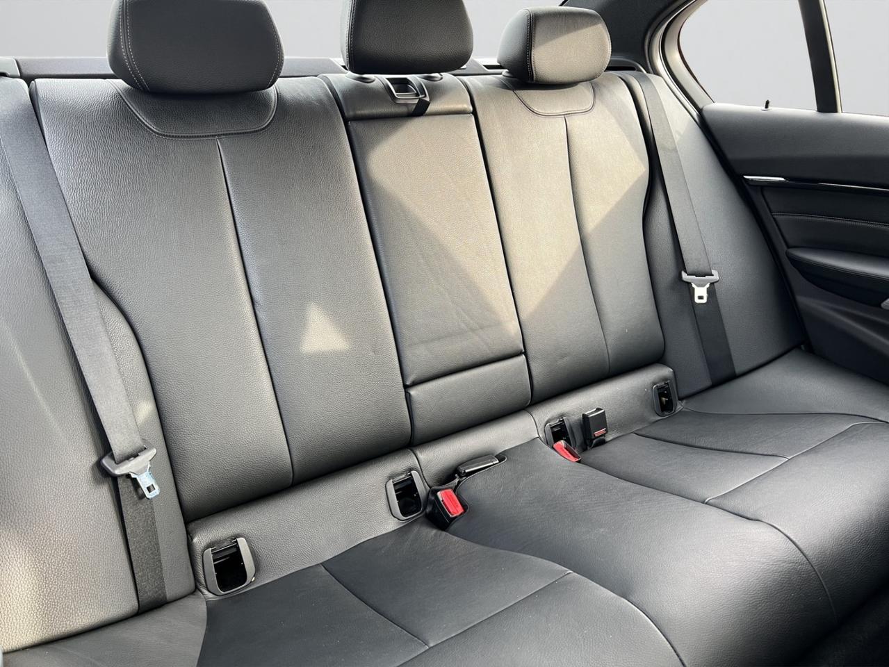 2016 BMW 3 Series 330e Plug-In Hybrid - M-Sport Pkg !! Photo