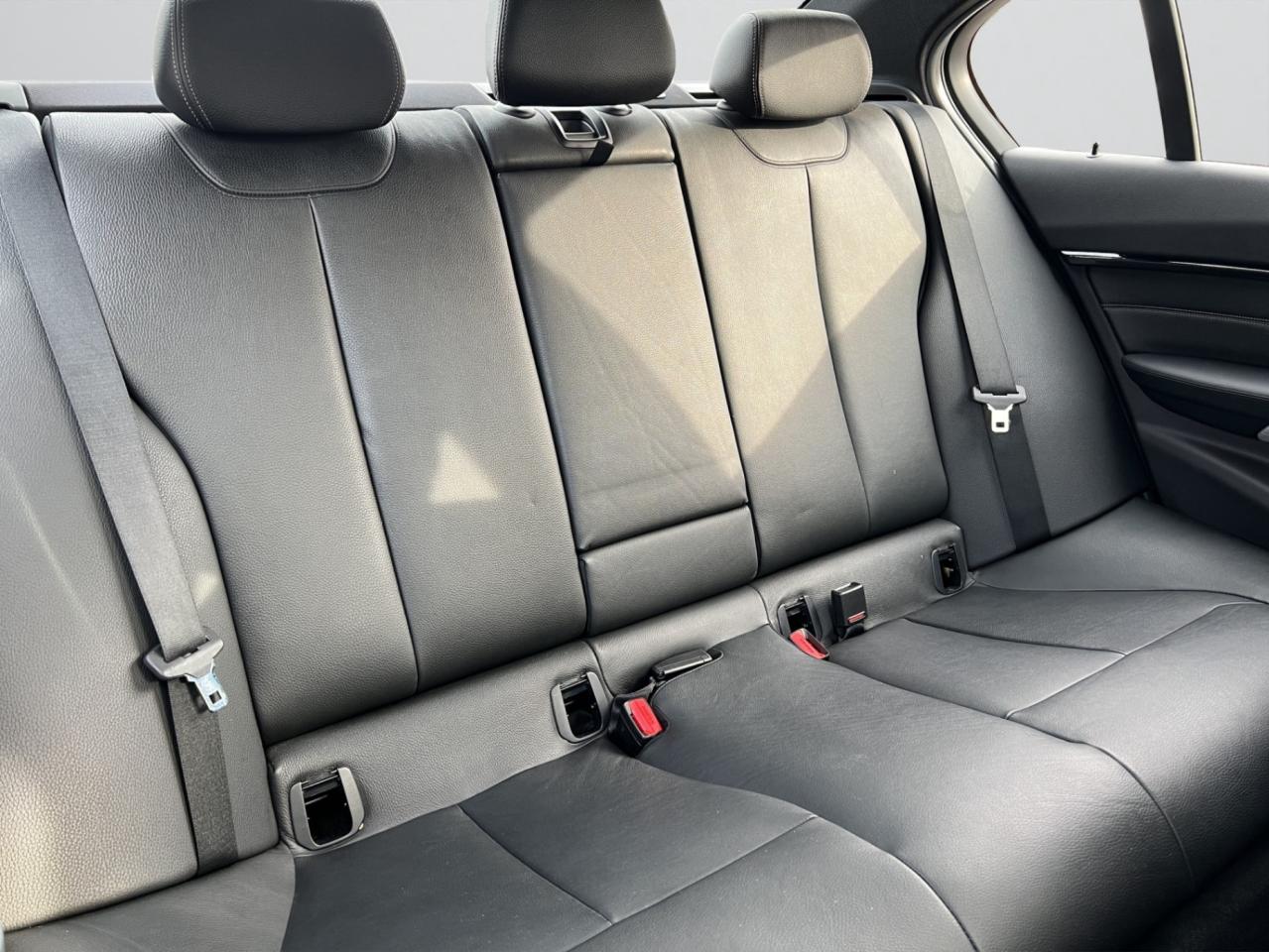 2016 BMW 3 Series 330e Plug-In Hybrid - M-Sport Pkg !! Photo